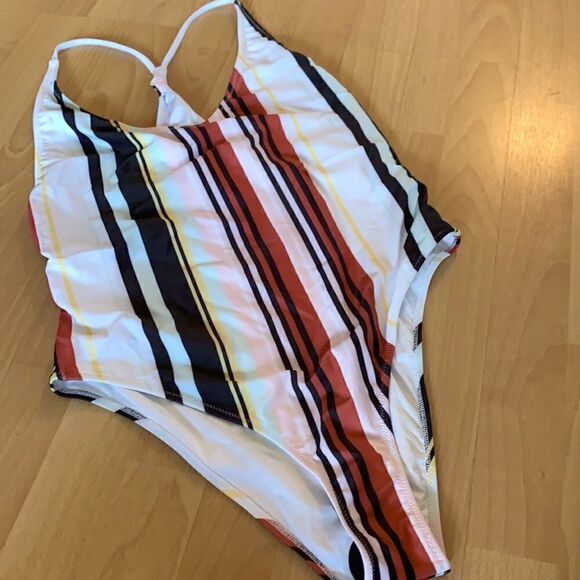 VOLCOM Swimsuit  - Picture 7 of 10